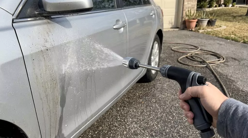 Test Jetterix sur un break familial gris argenté — jet en éventail doux directement sur la portière